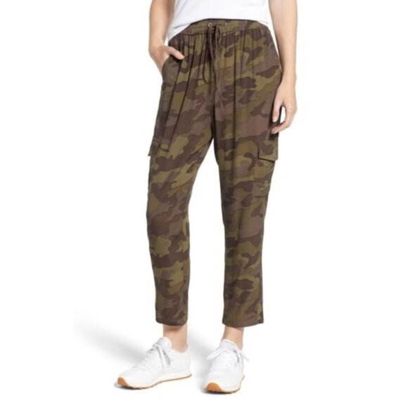 BP. High Rise Camouflage Cargo Pants - Picture 1 of 10